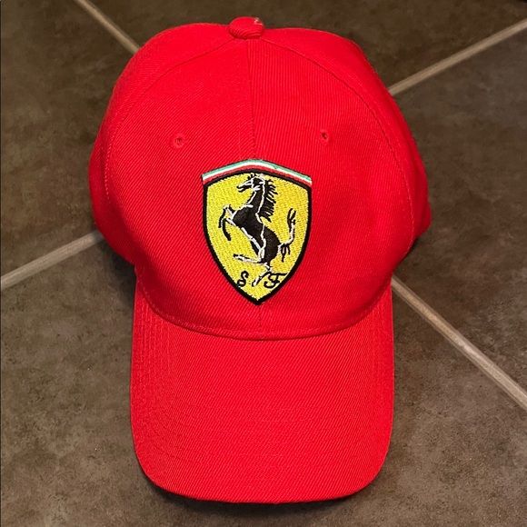 Ferrari Red Cap with Iconic Emblem - Picture 1 of 3